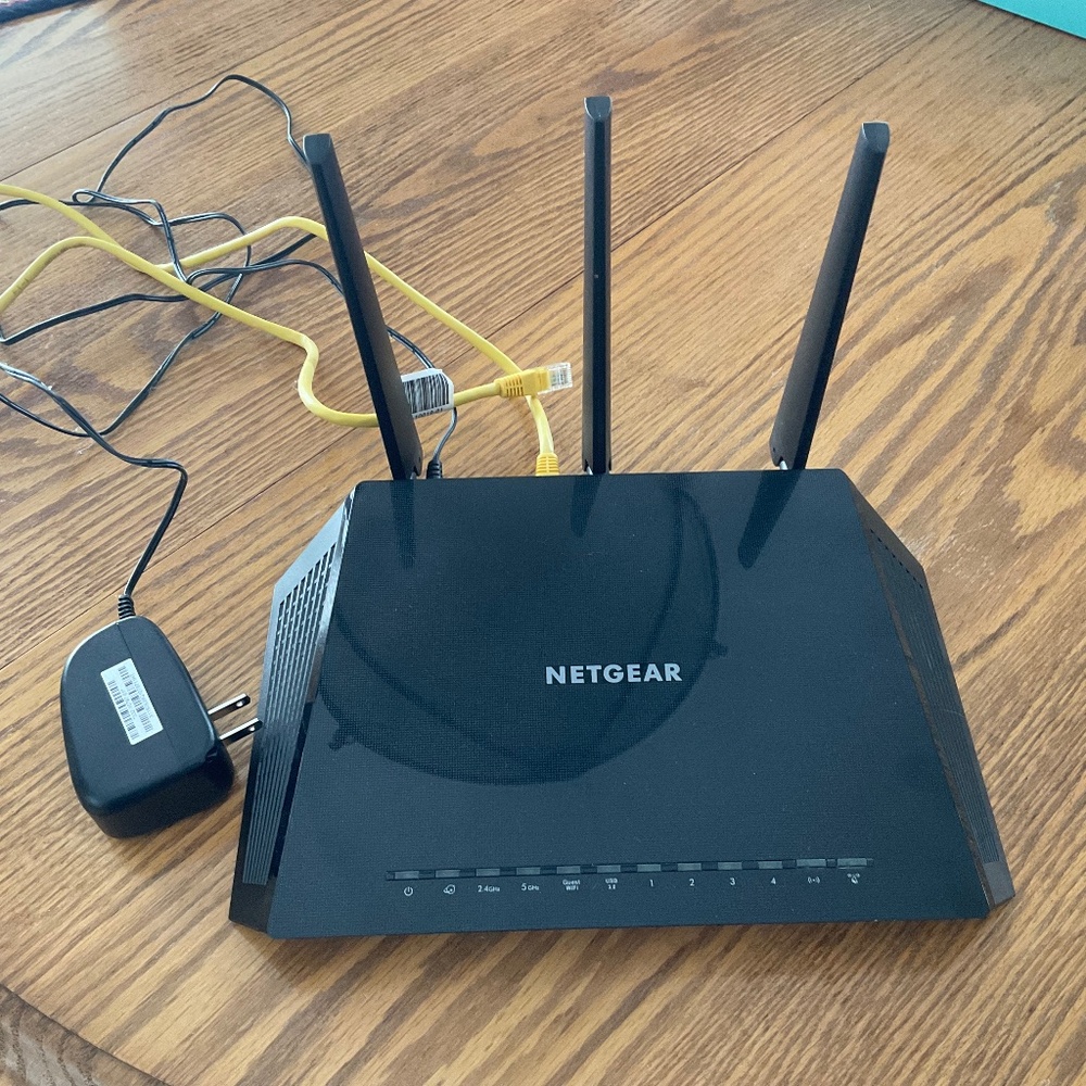 NETGEAR Nighthawk AC2100 smart WiFi router